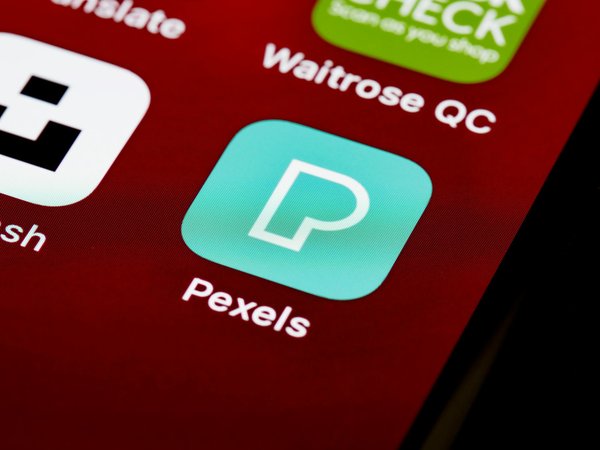 What Are the Pros and Cons of Smartphone Usage in Modern Computing?